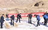 行政第二黨支部開展“創(chuàng)建文明城市，建設美麗鄉(xiāng)村行”主題黨日活動