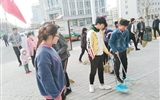 建筑工程系分團委開展“保護環(huán)境，你我同行”志愿者活動